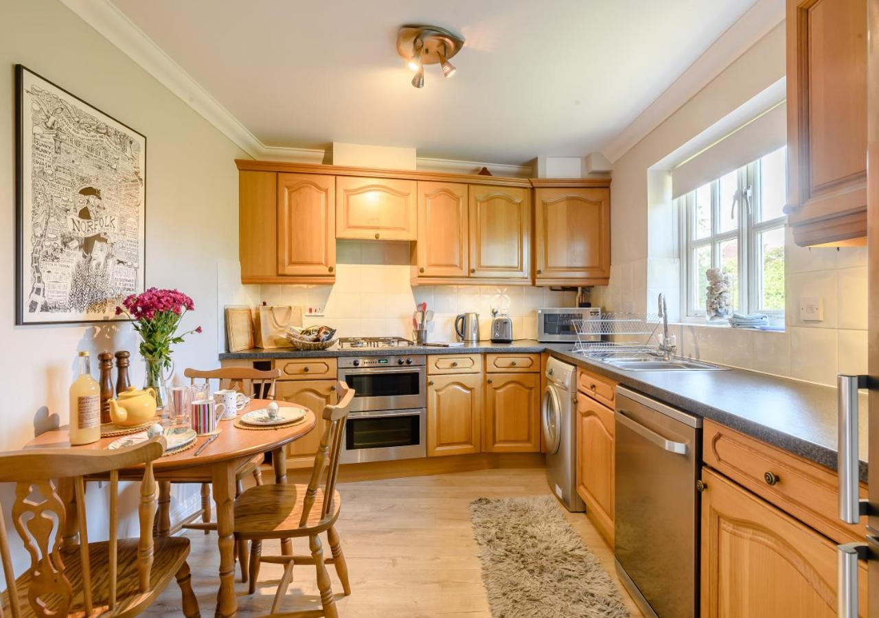 2 Oaklands Cottage โฮลท์ ภายนอก รูปภาพ